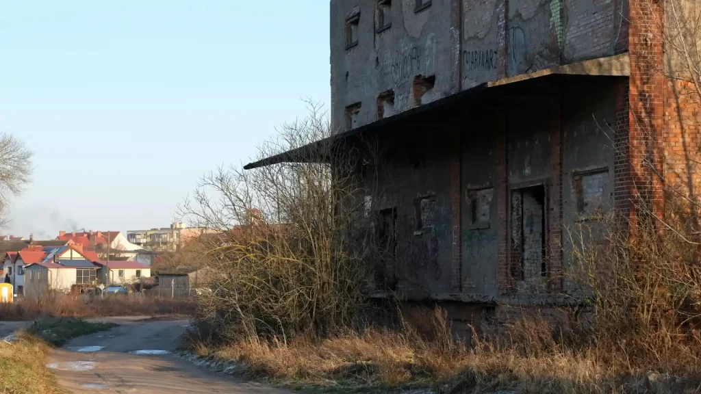 tanah telantar di indonesia